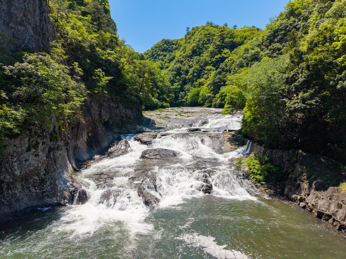 asuparider's tweet photo. 島根県邑南町 断魚渓 に到着。
水の流れが造り出した自然の造形美！
ぽかぽか陽気でご機嫌です。 https://t.co/BHB8KKjQwV
