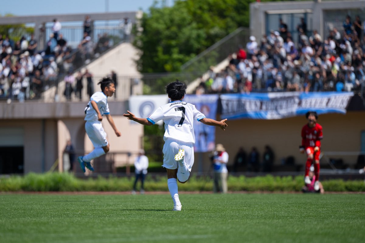 frontale_staff's tweet photo. 【U-12】

🏆チビリンピック2026 JA全農杯 全国小学生選抜サッカー決勝大会 準決勝
🆚レジスタFC
⚪️2-1（0-1/0-0/2-0）

得点経過
2分 失点
26分 田中 真祐斗
35分 崔 雲沧

終了間際の劇的な決勝ゴールで見事逆転勝利!!
この後行われる決勝に進出しました!!

優勝まであとひとつ。
それぞれの場所から、ヤンフロへ熱いご青援よろしくお願いします!!

⏬NEXT MATCH⏬
🗓️5/5（火・祝）14:30キックオフ
🏆チビリンピック2026 JA全農杯 全国小学生選抜サッカー決勝大会 決勝
🆚鹿島アントラーズつくばジュニア
🏟️日産スタジアム

🎥YouTubeでの生配信あり
https://t.co/BskNdtUC96

#frontale