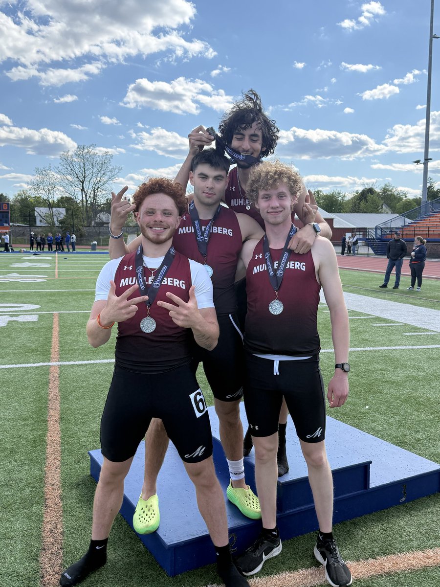 Kadon2k's tweet photo. Great weekend this week at conference winning high jump again like indoor with a jump of 6’3 and finally PR on the 400 hurdles not to mention broke my school record of that event. also got second in the 4x400. GOOO MULES!!!!!! https://t.co/xIZXrNMw4G