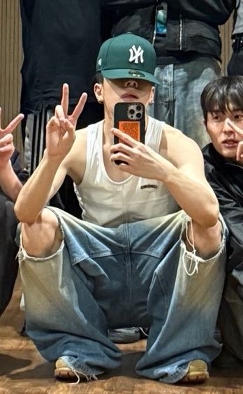 🎈 tweet media