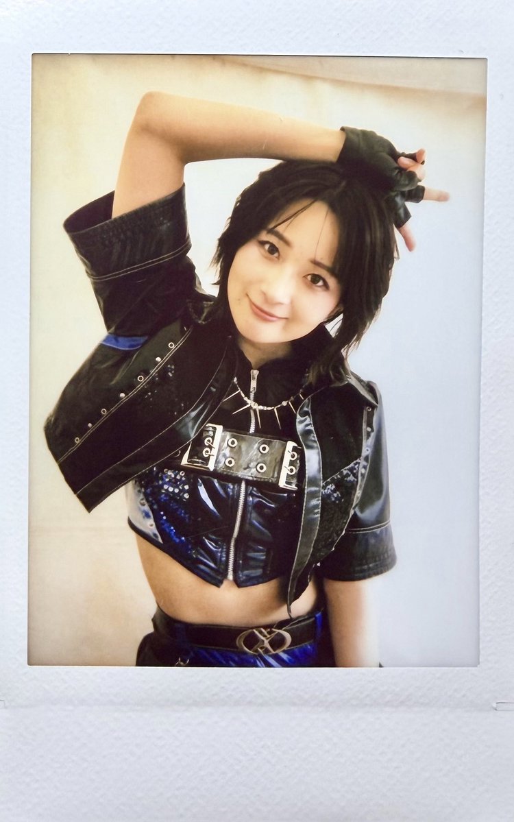 JCIF2日目のチェキ② 一本目のライブ後のチェキでは頭上にハートを作っ