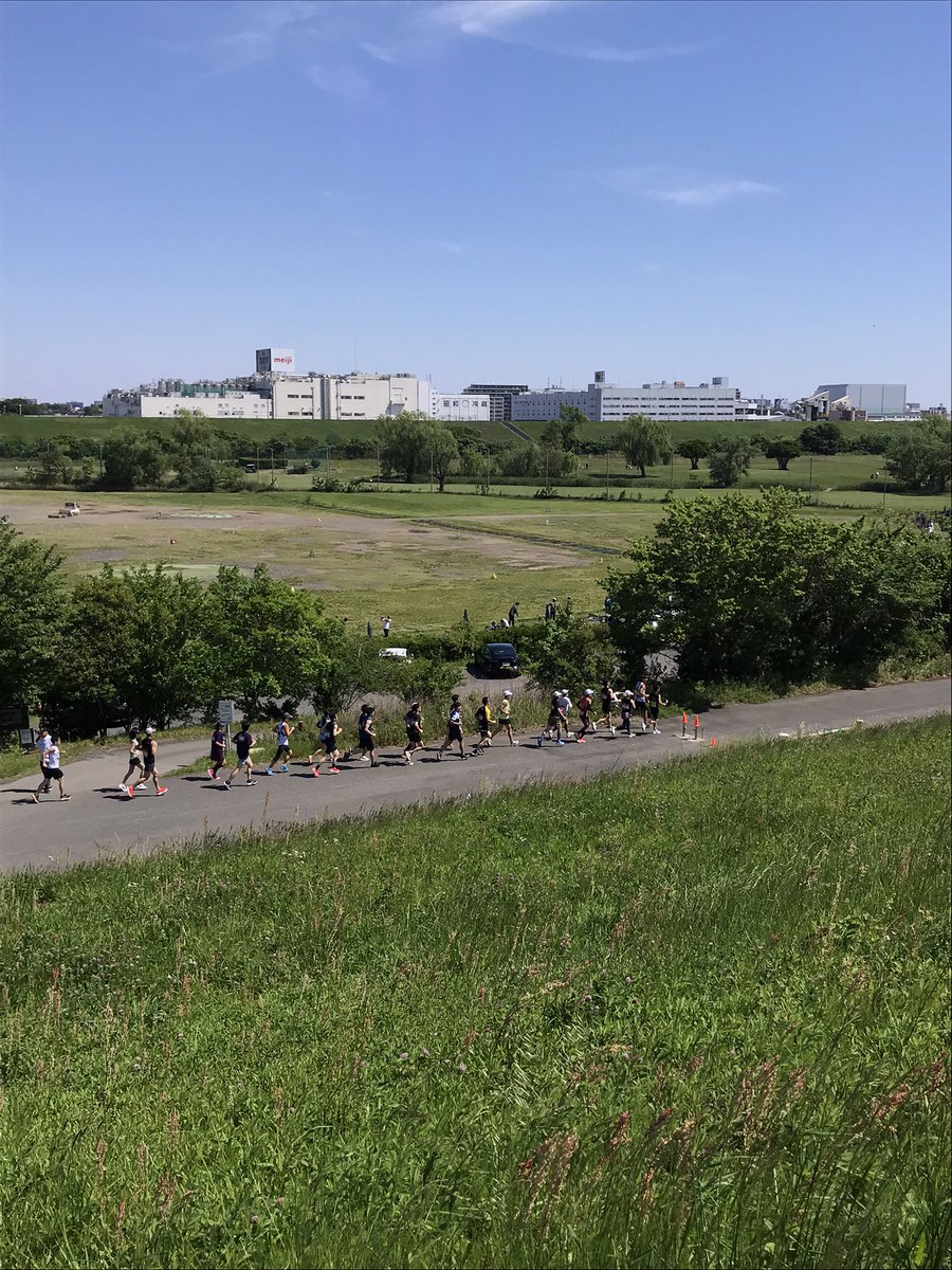 MajikaLuke's tweet image. 70分ジョグ+流し6本。13km。
荒川河川敷いつものコース🏃‍♂️
晴天🌟気持ち良すぎ&amp;amp;気温ちょうど良い。
昨日は練馬で30°だったからランオフにして正解。暑かったなー。
流しは体軽く感じて速い動きも無事できた。
ただ、肩が凝る。腕振り悪いのかな？
#ランニング #晴天ラン