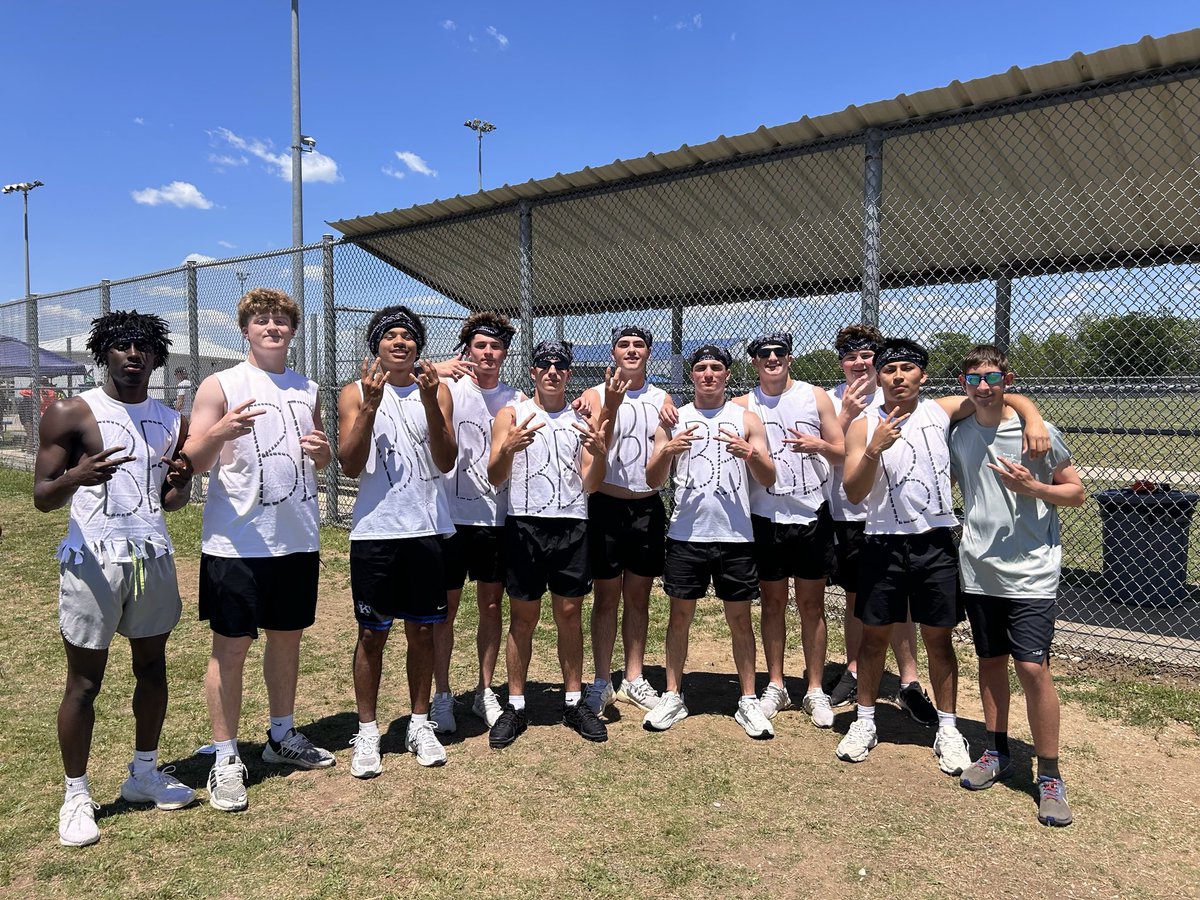 Blake_fb_2027's tweet image. Playing for something bigger. Honored to support our friend Jason who lost his dad earlier this year. #BobcatBrotherhood #KickForNick #AGTG #KickballChampions