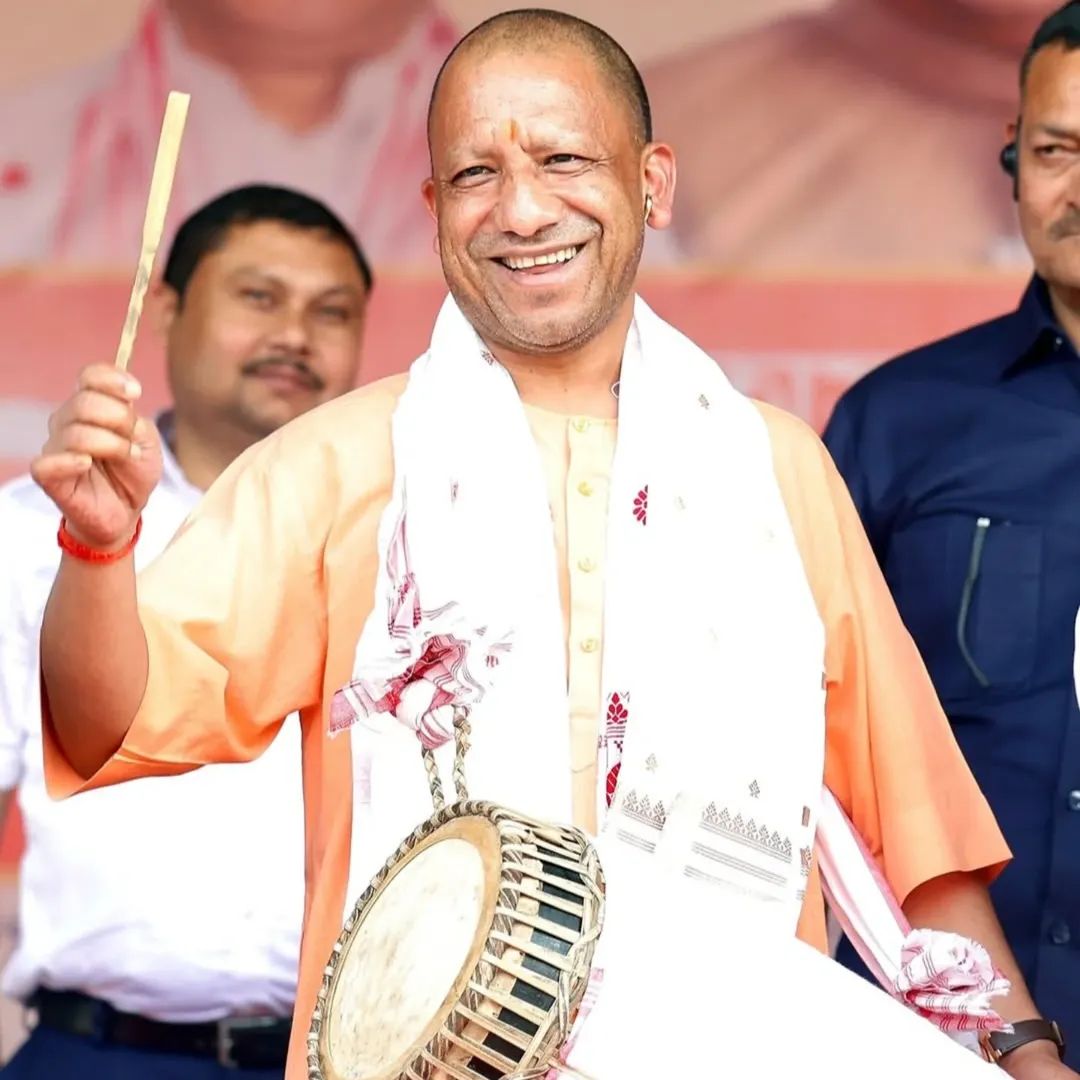 गुरुर्ब्रह्मा गुरुर्विष्णुः गुरुर्देवो महेश्वरः
गुरुः साक्षात्‌ परब्रह्म तस्मै श्री गुरवे नमः
#ॐ_श्री_गुरु_देवाय_नमः
<a href="/myogiadityanath/">Yogi Adityanath</a>