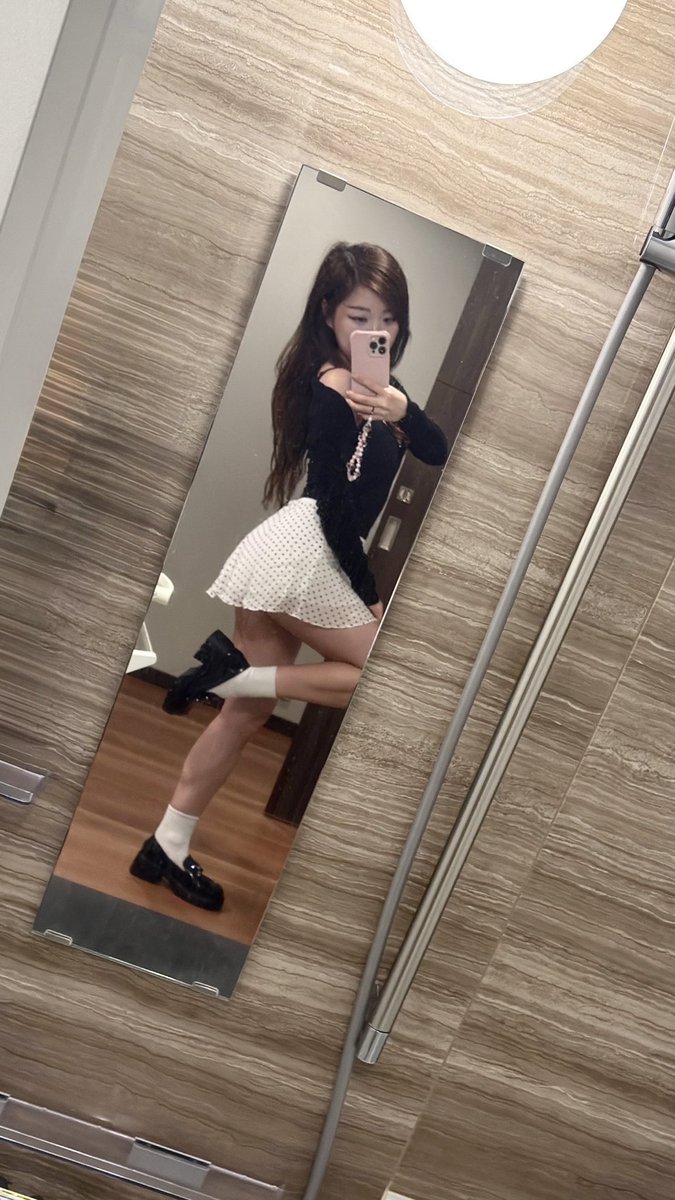 𝓐𝓷𝓰𝓮𝓵𝓪 周悦 (˶ˆ꒳ˆ˶)✿ tweet media