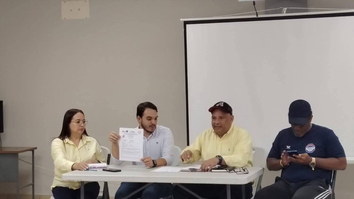 TNH2026's tweet photo. #TNHDeportes || ¡Honduras se prepara para los #CODICADER! 🇭🇳🏆

​Autoridades de #CONDEPAH y @condeporhondura  coordinan detalles para los Juegos Estudiantiles Centroamericanos de septiembre.
🏐⚽🥋

#HondurasVamosAEstarBien https://t.co/AvGCKZJEqG