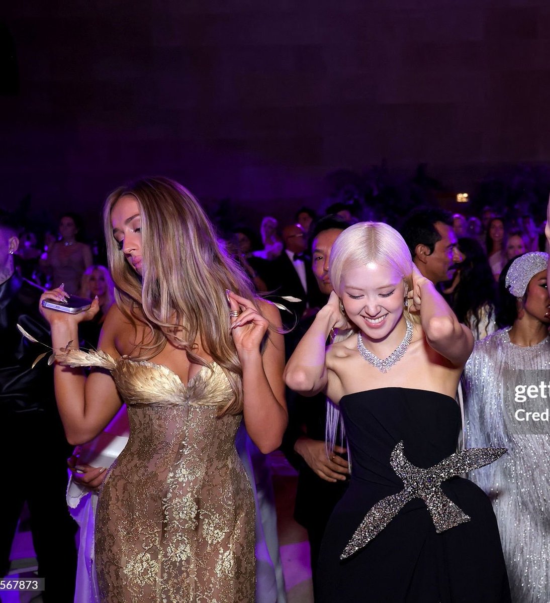 chaescvnty's tweet photo. ROSÉ AND TATE MCRAE OMG https://t.co/eN7nTEjHGQ