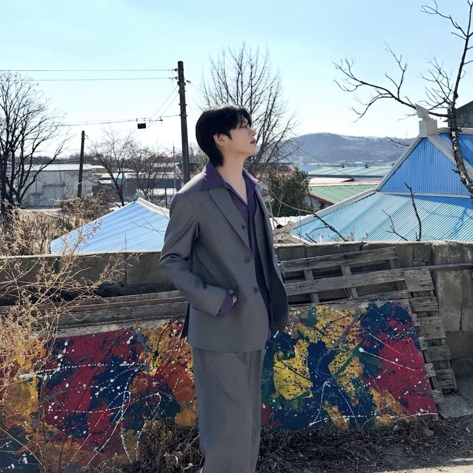 자기 사진만 11장인 관련도 없는 게시물에 대뜸 특씨로 아재개그 치는거 진짜 주접남친킹....