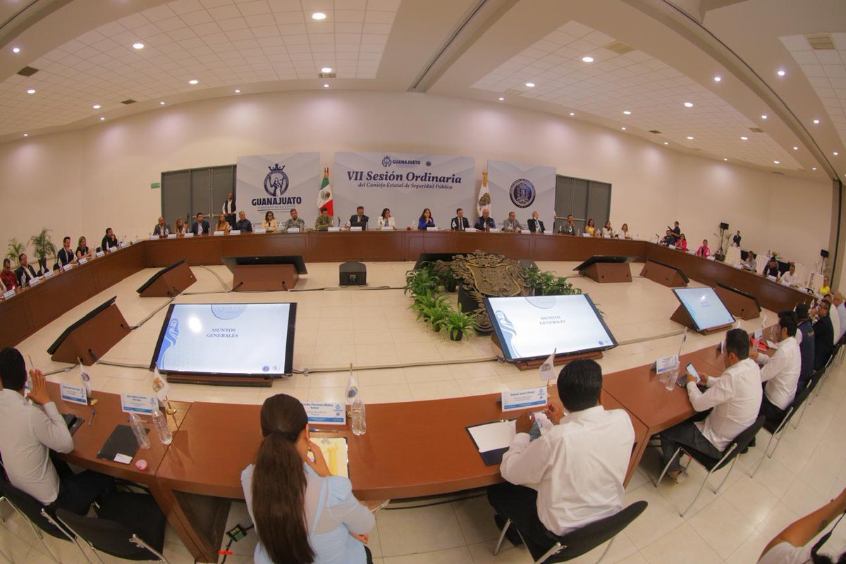 AdrianMataOsio's tweet photo. En el #GobiernoDeLaGente la construcción de la paz es permanente y se realiza de manera conjunta entre autoridades Federales, Estatales y Municipales. Hoy la Gobernadora @LibiaDenisse presidió la VII Sesión Ordinaria del Consejo Estatal de Seguridad Pública. https://t.co/ZwV8mXc3B0