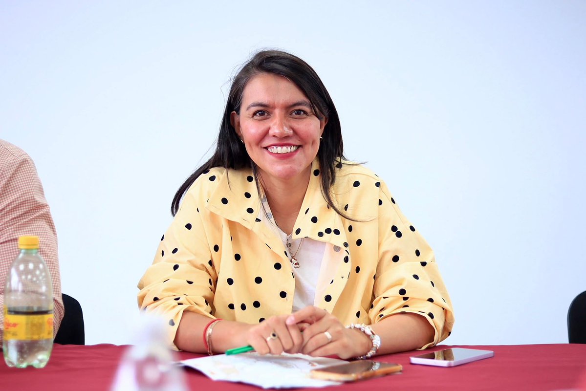SEMUCDMXmorena's tweet image. Los #lunes de trabajo, hoy nuestra secretaria @ZappFanny asistió al comité, donde junto con las y los secretarios de @MorenaCiudadMex se dio la bienvenida a la presidenta  Ariadna y se fortaleció el trabajo.

Hay ruta, hay organización y hay compromiso con nuestra militancia.