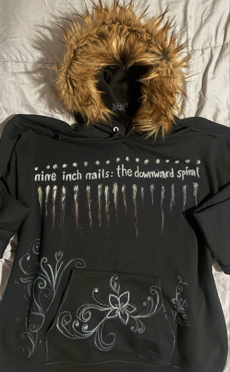 chocochipcookz7's tweet image. hoodie i made! cool or what? #nineinchnails #diy