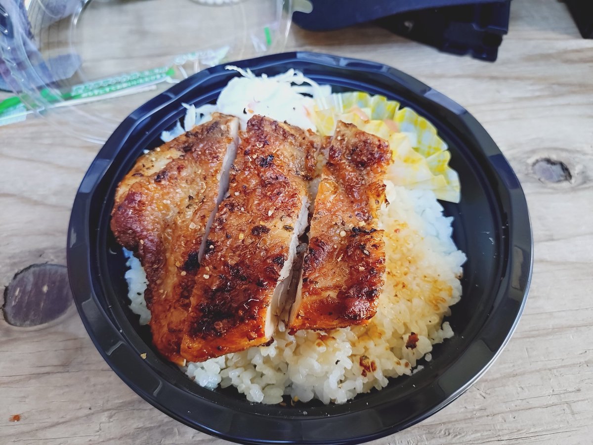 2AISAISA2's tweet photo. お腹空いて囓ったけどお昼ゴハン！
ここの飯はサイコーだぜ〜 https://t.co/WQPTZEuvp7