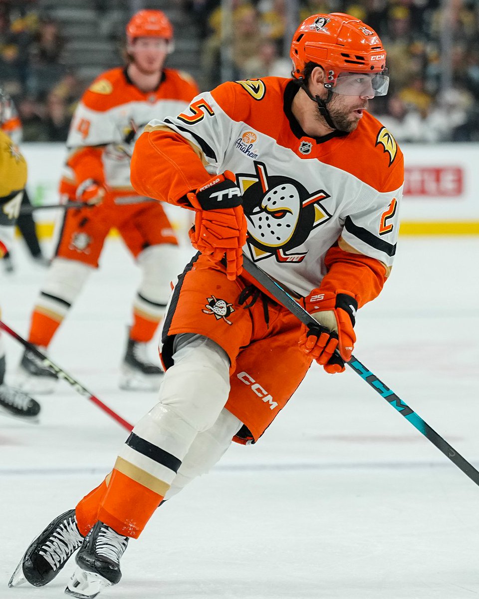 AnaheimDucks's tweet image. Scenes thru two. 

#FlyTogether
