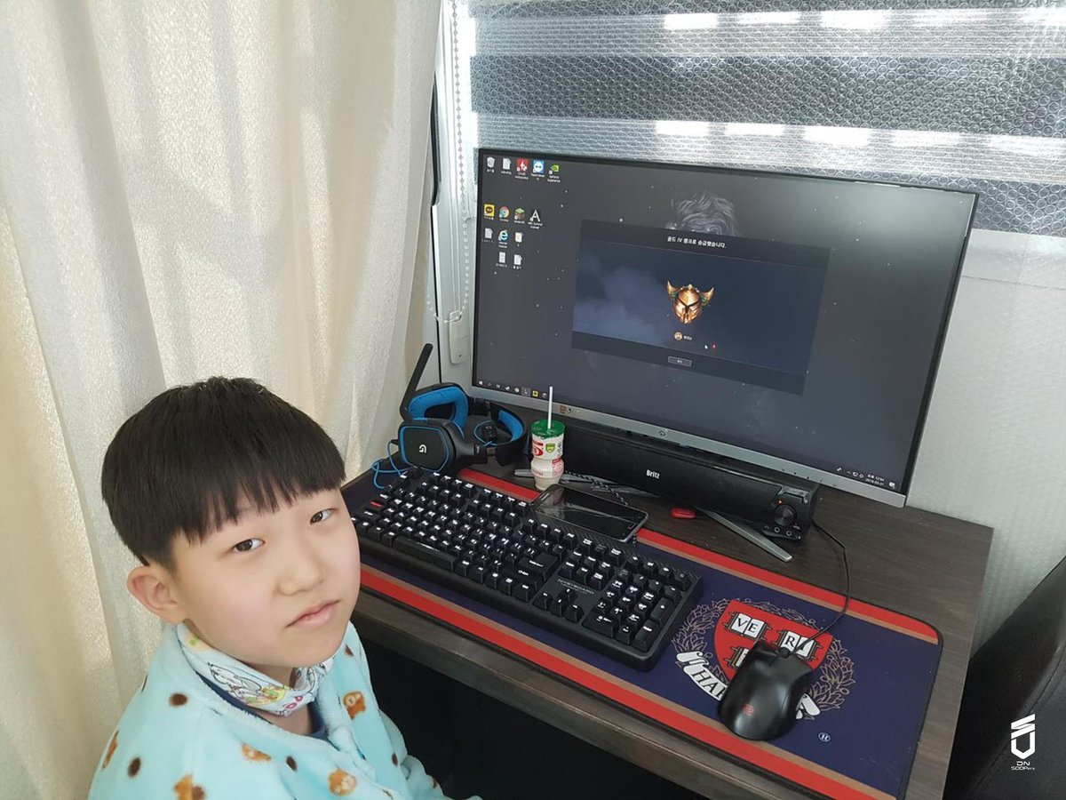 아니 플립 어린이 어제 태어난 거 처럼 생겨서 요구르트 먹고있는데 골드 승급 중