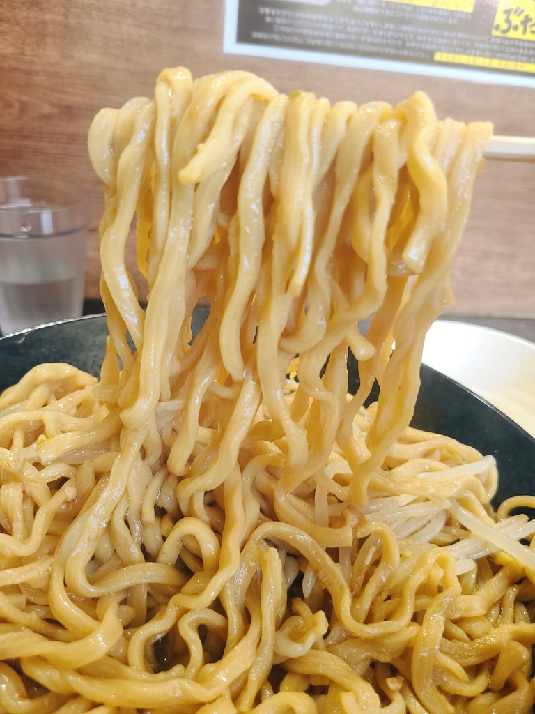 ヨシシ tweet media