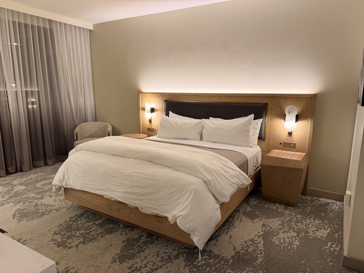 TripPlusTravel's tweet image. This is definitely one of the best hotels near LAX airport!! What a positive experience when staying at The Westin Los Angeles Airport!!
@Westin @MarriottIntl @MarriottBonvoy 
#LAX #LosAngeles #Westin #Marriott #airporthotel #travelphoto #tripplus