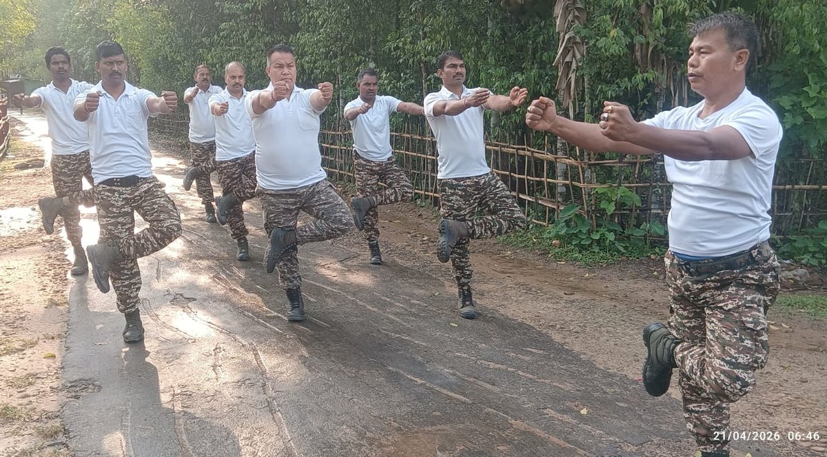 2Diphu's tweet image. "Discipline. Strength. Unity. 💪🧘‍♂️
20 Bn CRPF jawans at Jiribam, Manipur, start their day with morning exercise &amp;amp; yoga — building stamina, coordination, and unwavering spirit. 🇮🇳 #CRPF #Fitness #Discipline #Manipur"