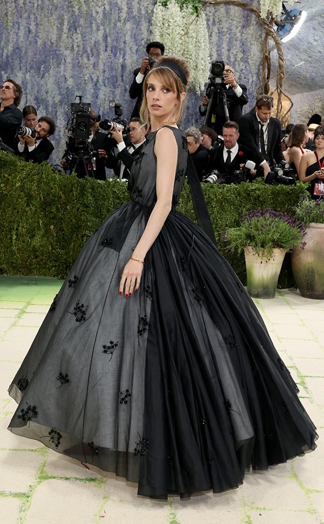 JudgeJackson's tweet photo. Maya Hawke in tulle overlay and ruby slippers. Swoon! 🖤♥️🖤

Totally reminds me of Audrey Hepburn in Sabrina. 

#MetGala https://t.co/FcdYunt47v