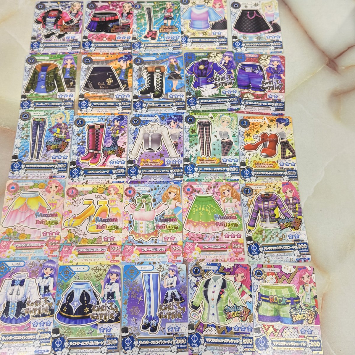 初代 アイカツ アイカツカード などが入荷してます。 各100円⭕️