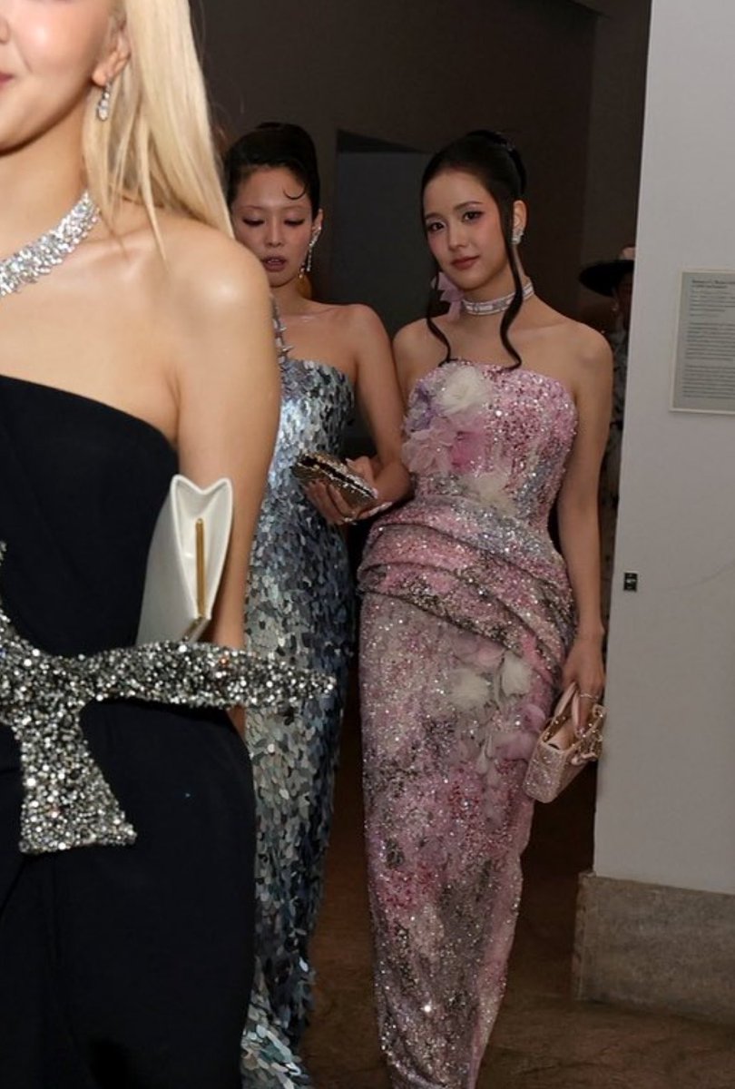 official_jensoo's tweet photo. jensoo 😄😂 https://t.co/g6J5clJjRE