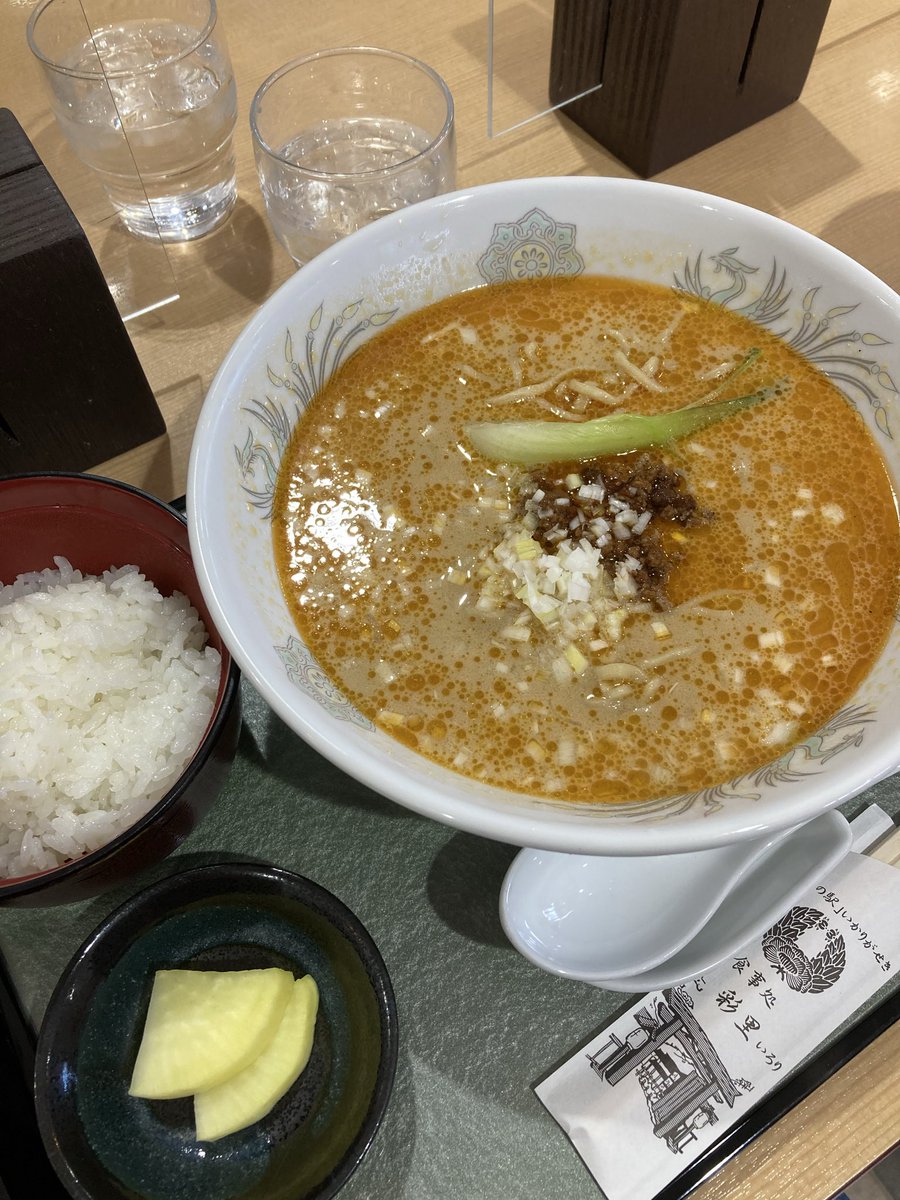 としのん tweet media
