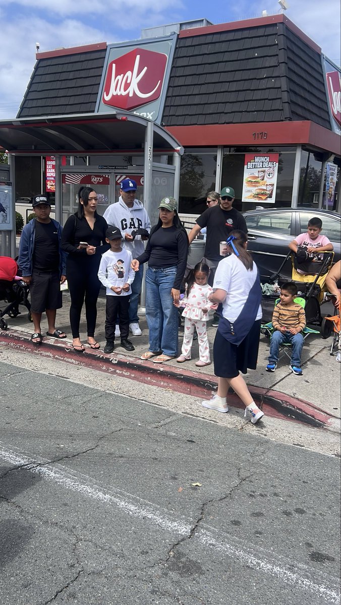 AHGCa1603's tweet photo. Excellent outreach sharing American Heritage Girls and @TrailLifeUSA with the community of Linda Vista in San Diego. 
#lindavistamulticulturalparade #sandiego #outreach https://t.co/sjhUJfrlV3
