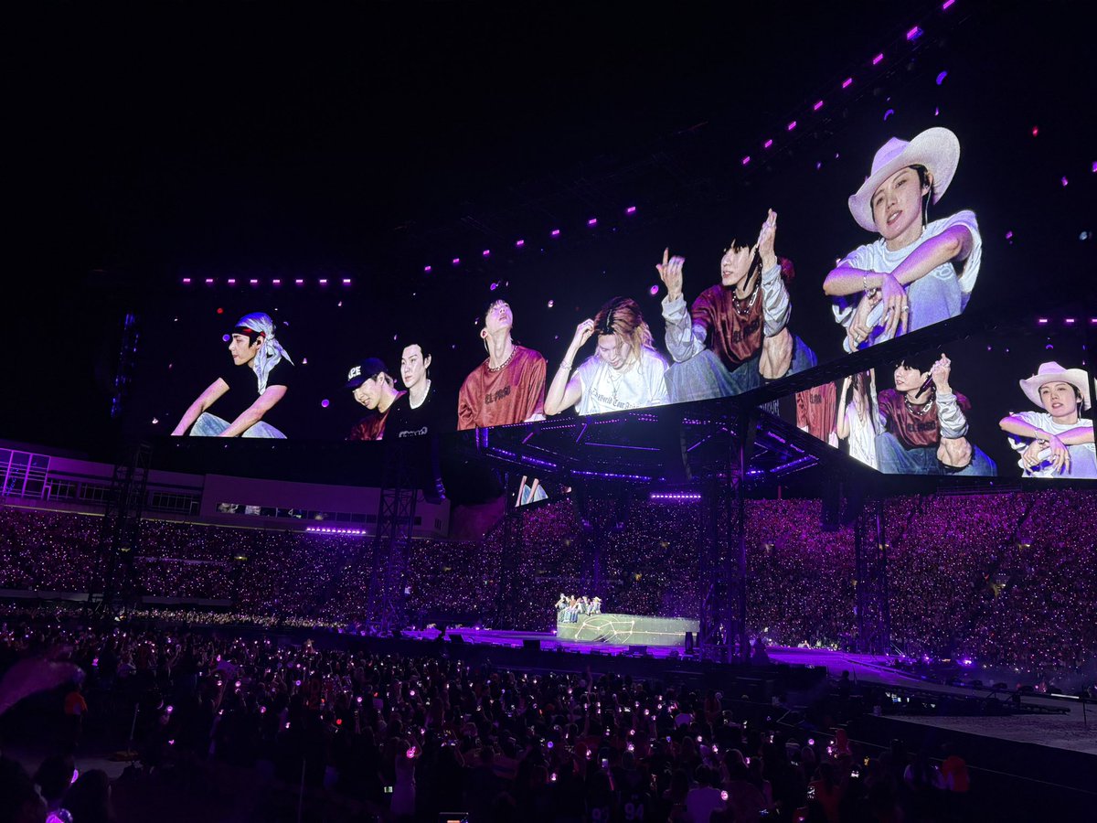 jkbunniboi's tweet photo. As someone who is Mexican American, seeing bts for the first time in a border town meant the world to me 🥹 https://t.co/gUuwuHmuJh