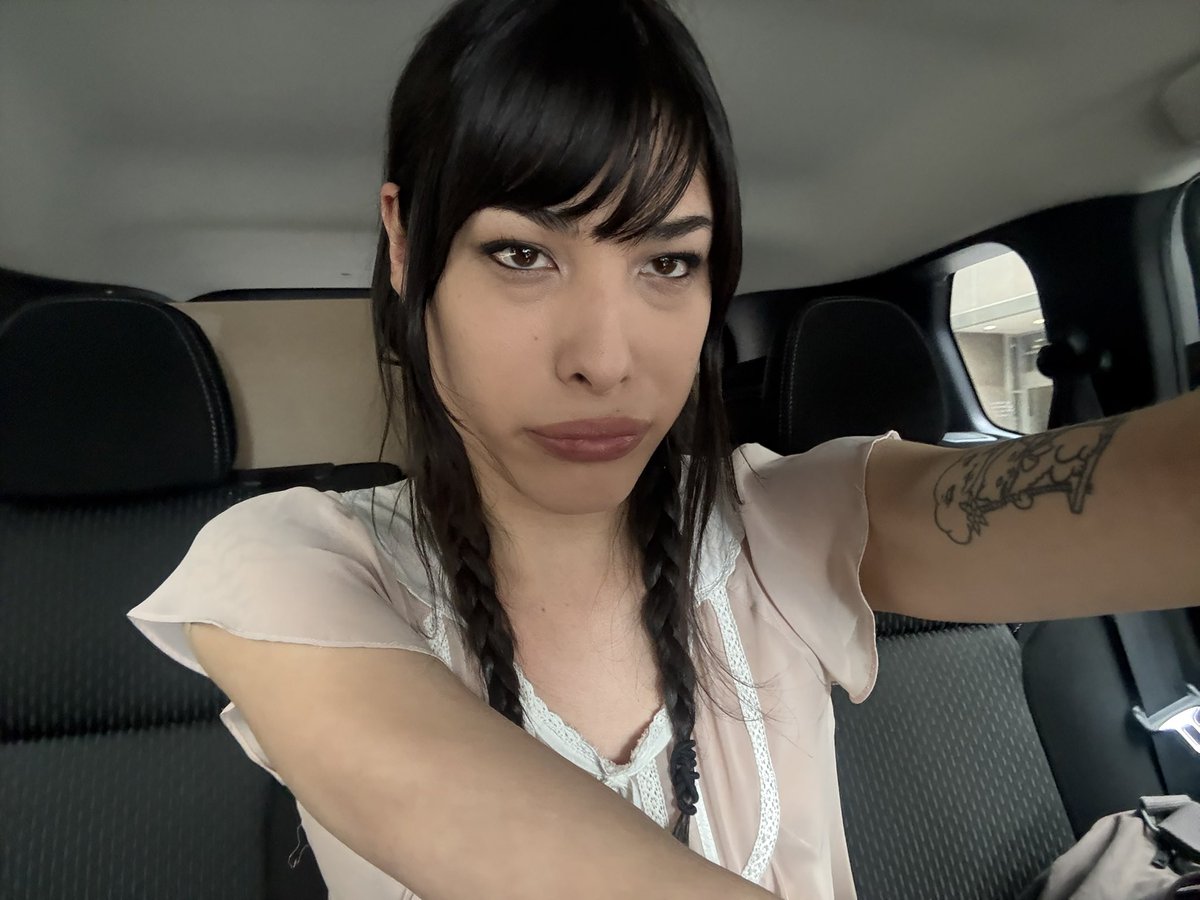 macaronislutt's tweet photo. obsessed with the car atm https://t.co/ZbnjKKb8RA