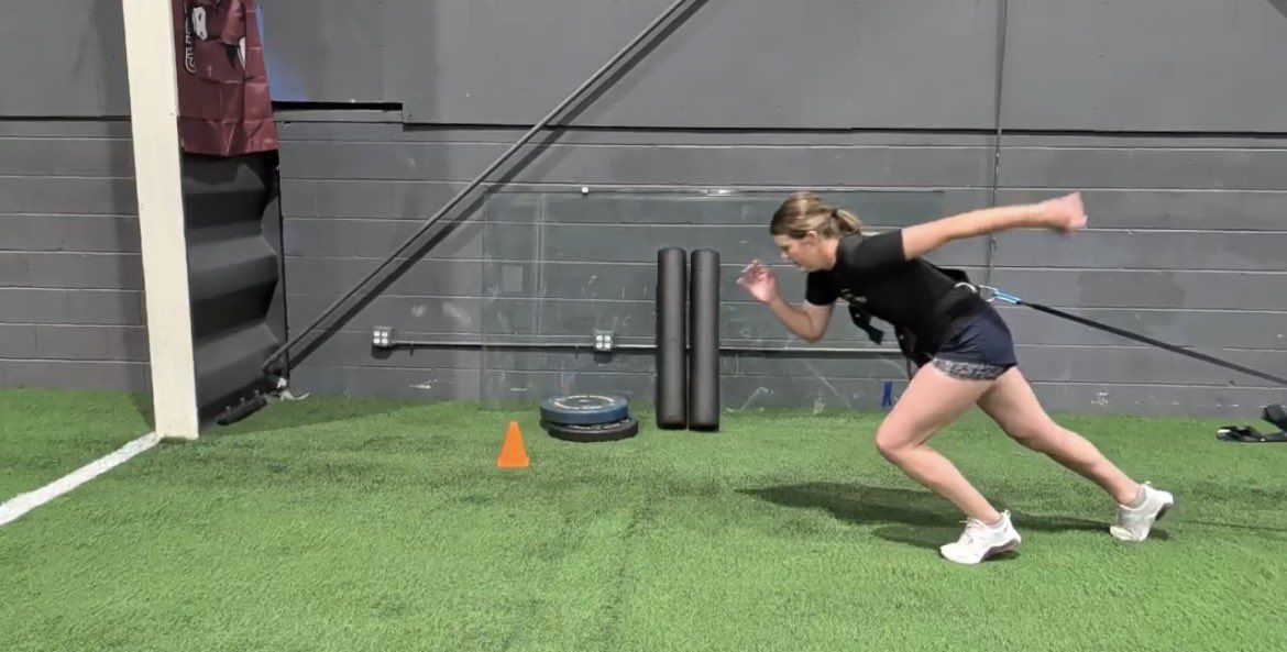 BriaFoster2027's tweet image. Day 305 of 365- Bullpen day! I love these days after weekends to work. Also worked out legs today and I did resisted sprints. #notdoneyet  @ExtraInningSB  @Sports_Recruits  @D1Softball  @SoftbalAmerica  @PrepSoftball  @MidwestPremierS @SoftballDown @BatGrab