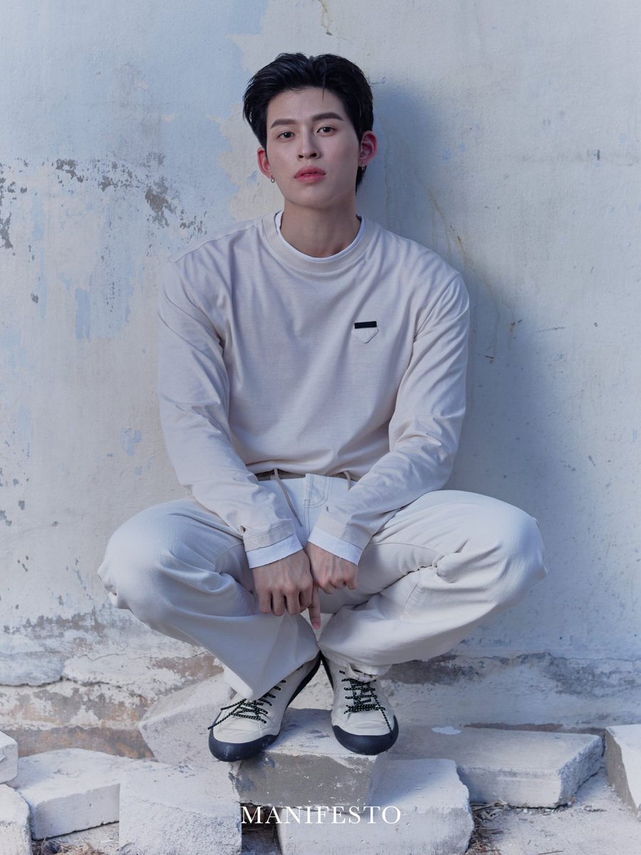 ZzinDVXJ's tweet image. 디자인 없는 버전
계속봐도 말안되네 ㄴㅁ잘생겻더..

#PRADA
#ppnaravit