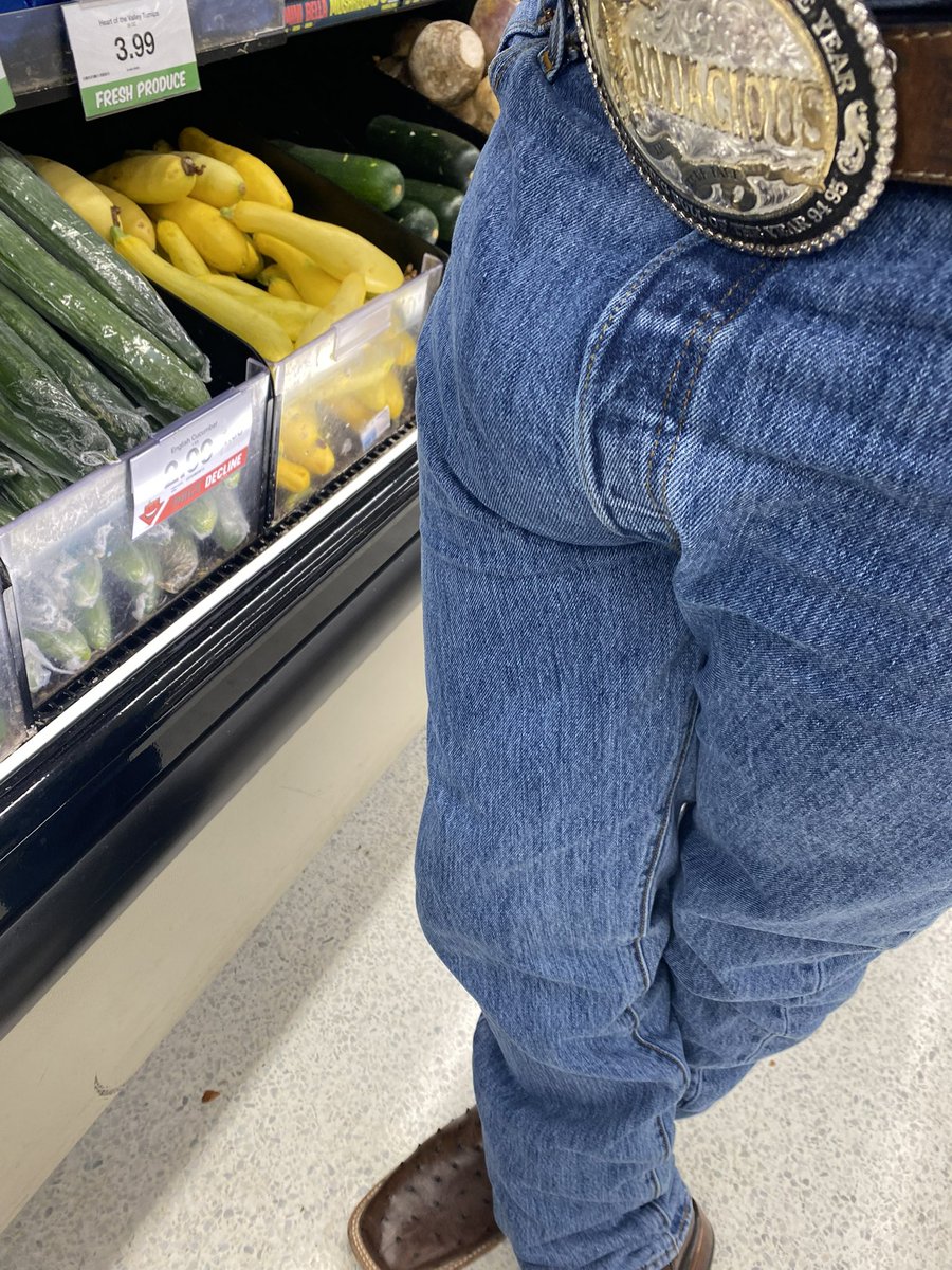 txcowboy1130's tweet photo. Hmmmm. What to pick in the produce aisle. Make the right choice, it’s healthy for ya.  #cowboycock #cowboybulge #bigcock #jeansbulge https://t.co/iuPHKxf7DY
