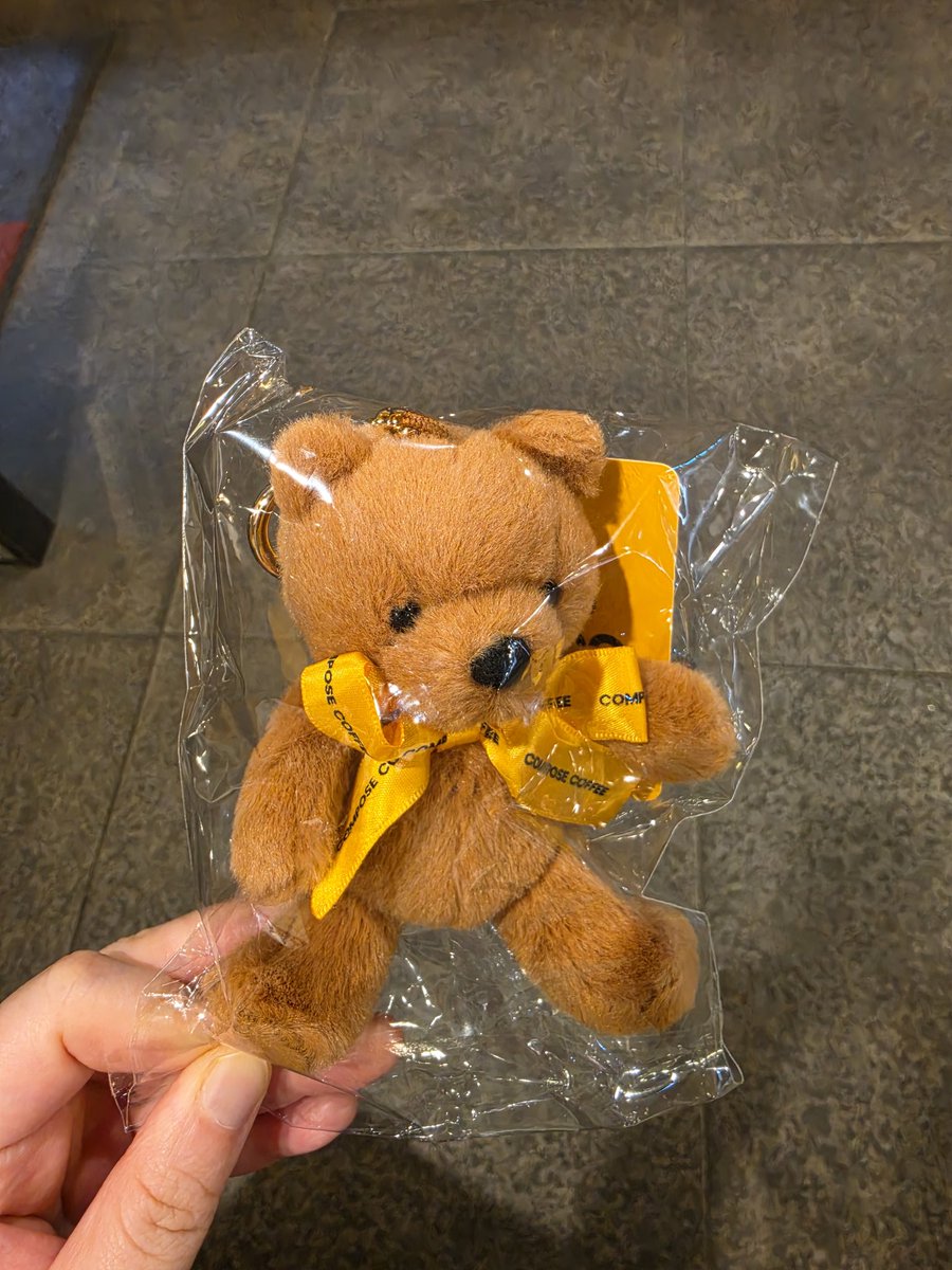 Primrose_mint's tweet photo. 인형에 1도 관심없는데 곰돌이 인형 2개됨 ㅋㅋㅋ
소장용과 실사용용 :)

나에게 행운을 가져다줘 곰돌씨☘️🍀 https://t.co/yMcHNJ8ulB