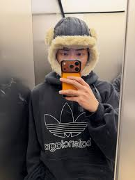 namjinspoons's tweet photo. Just two besties wearing furry jackets. 

#ARSDSelcaDay #2ndEntry https://t.co/UQ8ILOy1KF