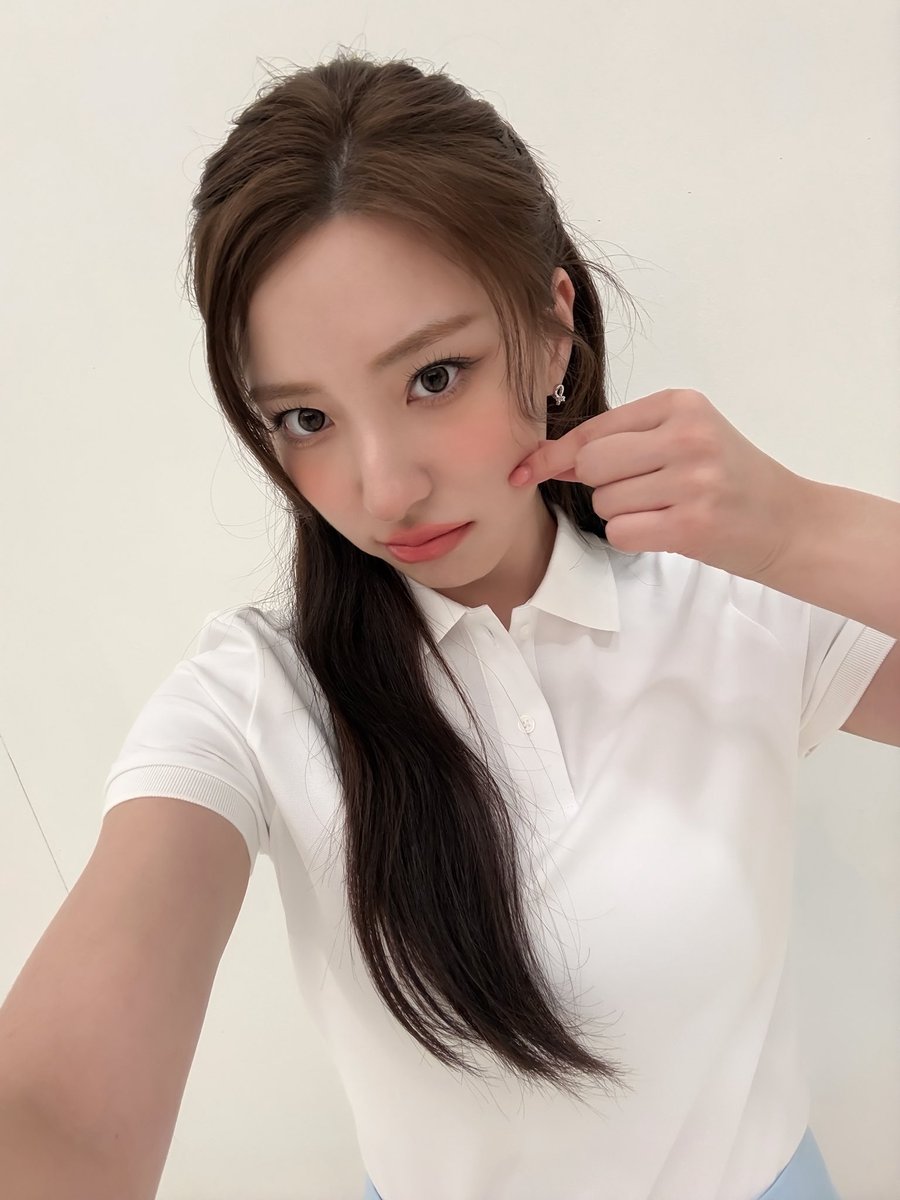 슈 tweet media