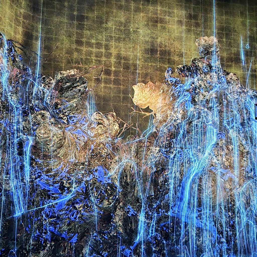 チームラボ バイオヴォルテックス 京都へ
GW期間中なので中々の人混みでしたが非日常が味わえて良かった😊