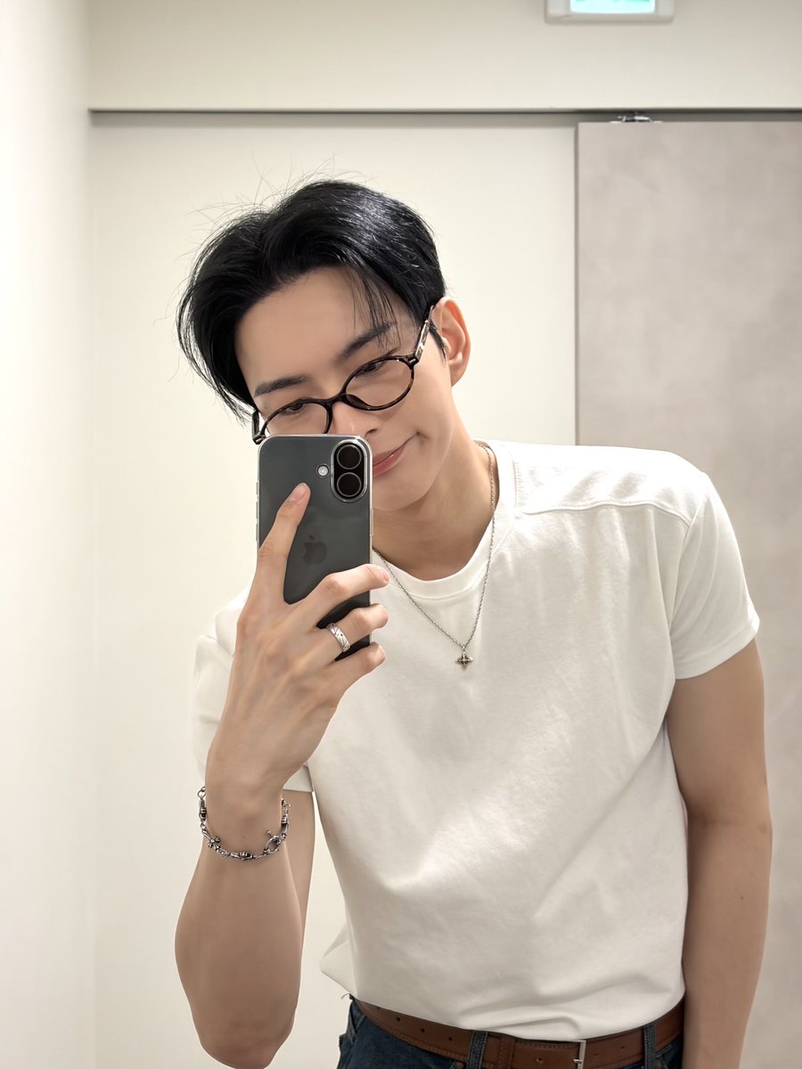 오드로디테 tweet media