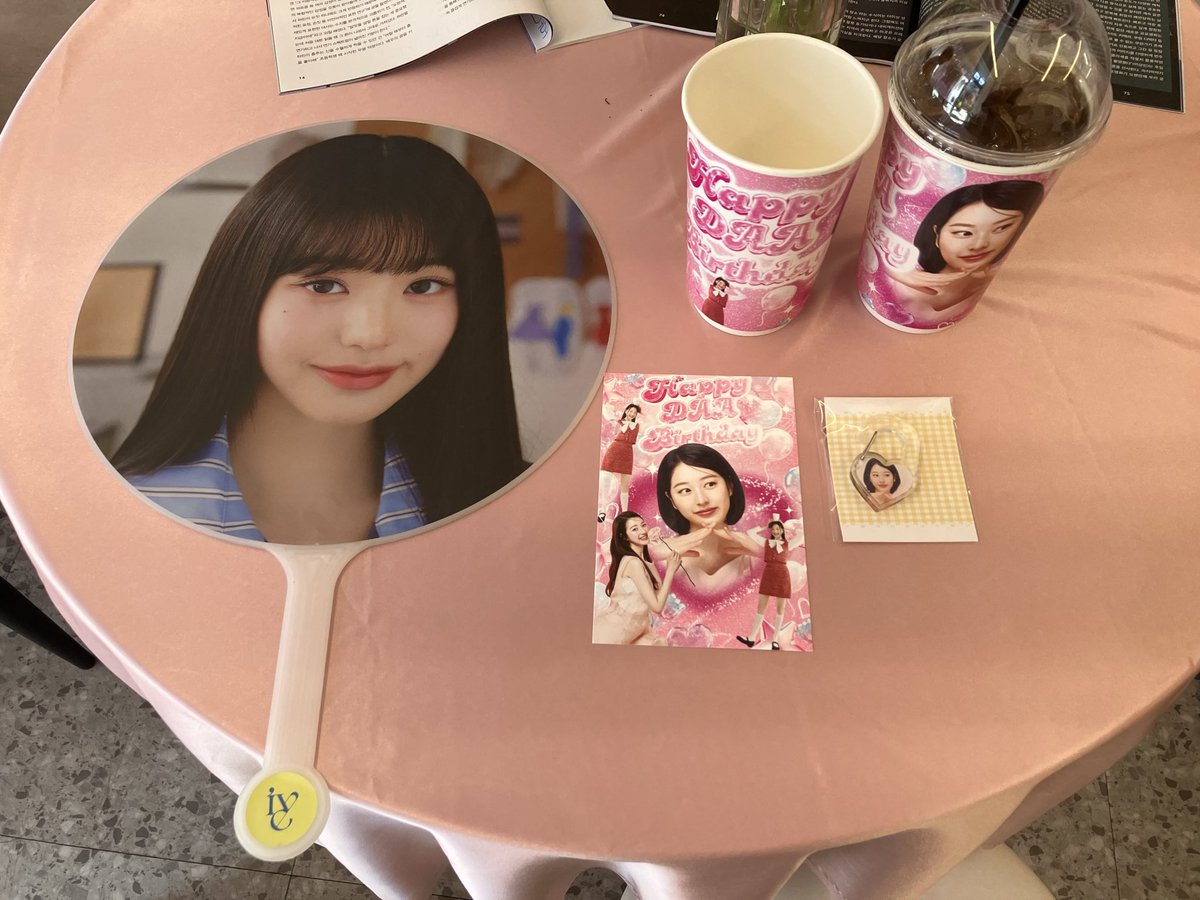 wnduf92's tweet photo. 원영이 친언니 다아님 생카 왔어요ㅎㅎ

#장다아 #JANGDAA
#HAPPY_DAA_BIRTHDAY
#다아야_생일축하해 https://t.co/Tkzv0pfWFF