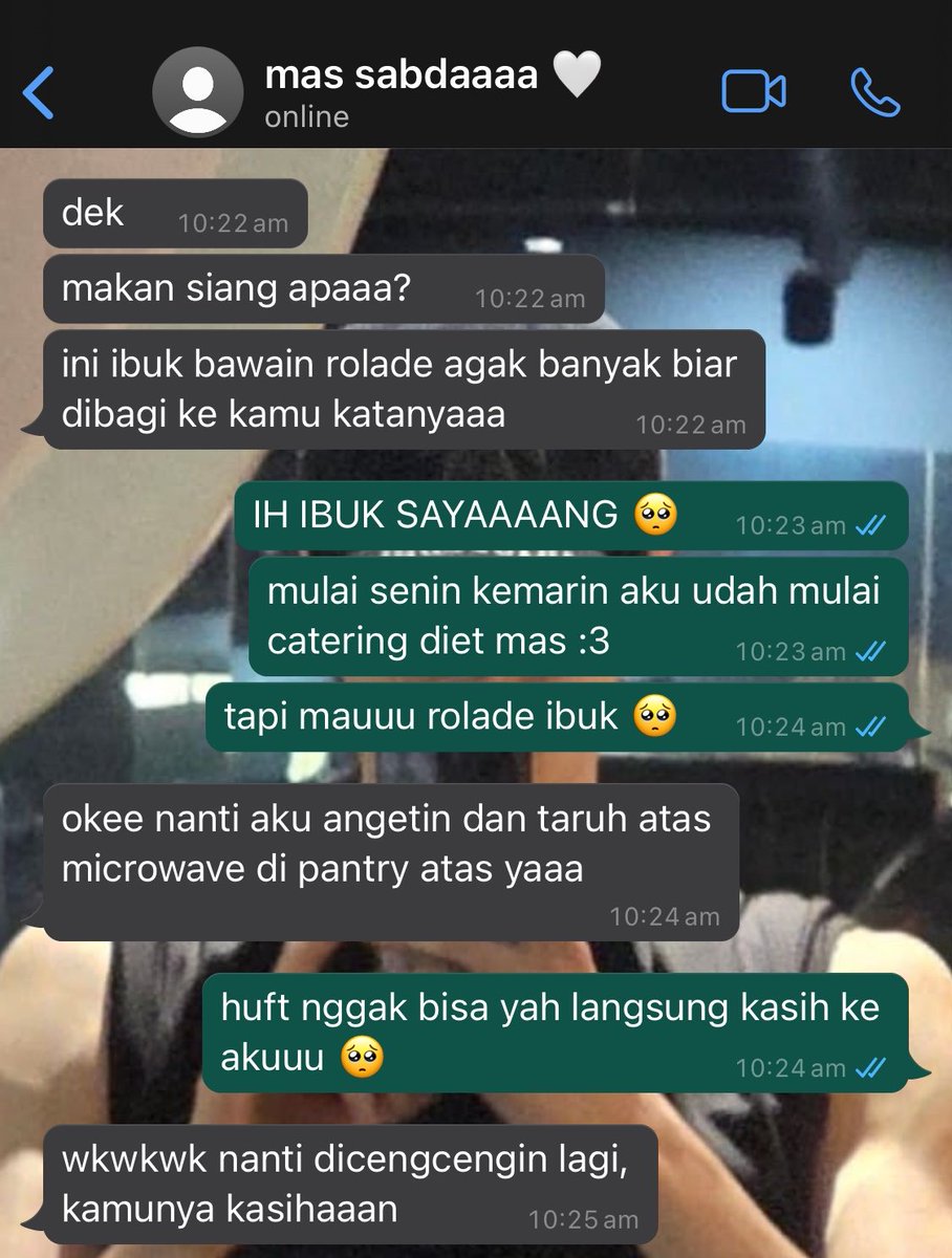 zyongnen's tweet photo. syongnen mas mas it pacaran sama temen kantor bedanya kalau chat di wa pribadi sama wa business https://t.co/dETKGq7exa