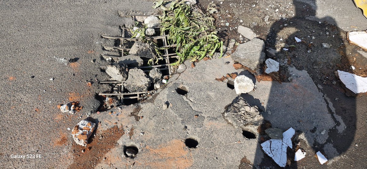 ranade_varun's tweet photo. @Info_Pune @pcmcindiagovin @metrorailpune please look into this immediately, location opp. Empire Estate. People safety is in your hands. @CMOMaharashtra @mieknathshinde @OfficialPMRDA @MPShrirangBarne https://t.co/ZyAAf65kMg
