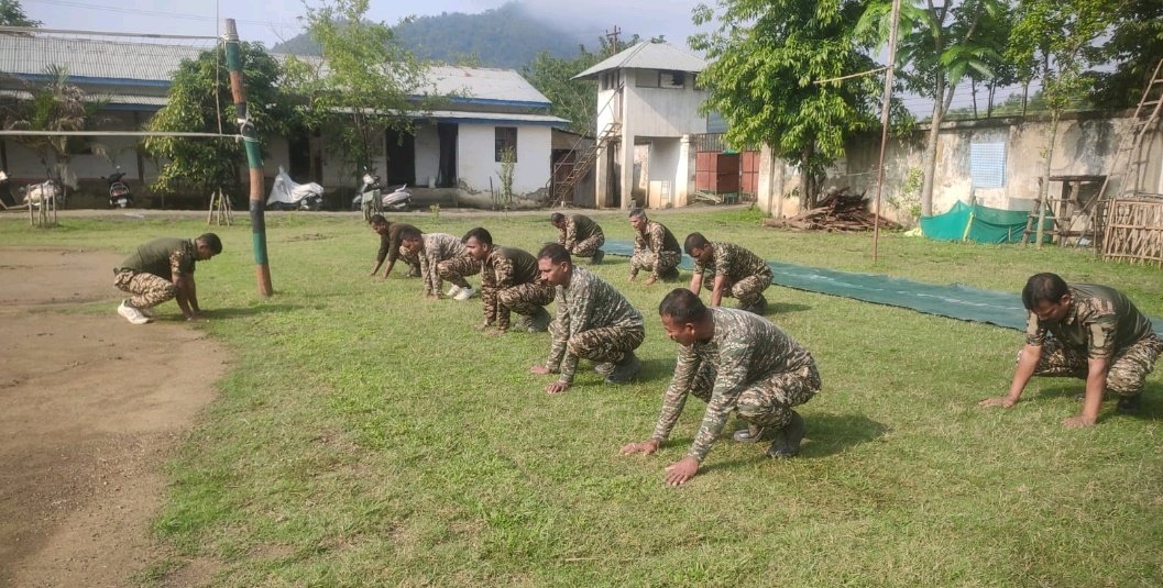 digopsimp's tweet image. #CRPF,
रेंज इम्फाल के अधीन तैनात यूनिटों के जवानो ने शारीरिक गतिविधियों में सक्रिय रुप से भाग लिया, स्वयं व एरिया की साफ-सफाई, शारीरिक फिटनेस और योग को बढ़ावा दिया तथा जवानों व अधिकारियों ने मिलकर आपसी शारीरिक व परिचालनीक तालमेल को बढ़ाया।
@crpfindia 
@northeast_zone 
@mnp_2018