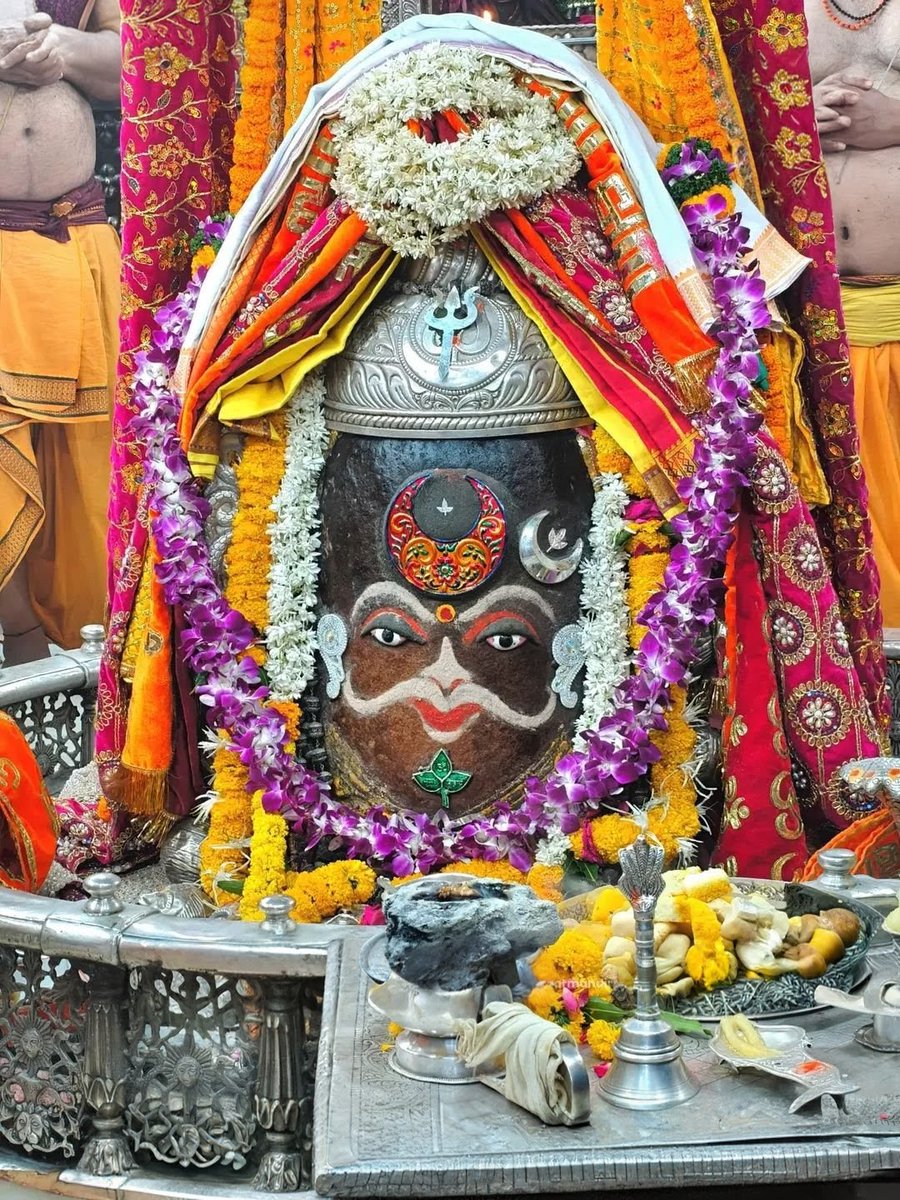 🙏🌹 जय श्री महाकाल 🌹🙏
श्री महाकालेश्वर ज्योतिर्लिंग जी का भस्म श्रंगार आरती दर्शन
5 मई 2026 (मंगलवार)
#mahakal_daily_darshan