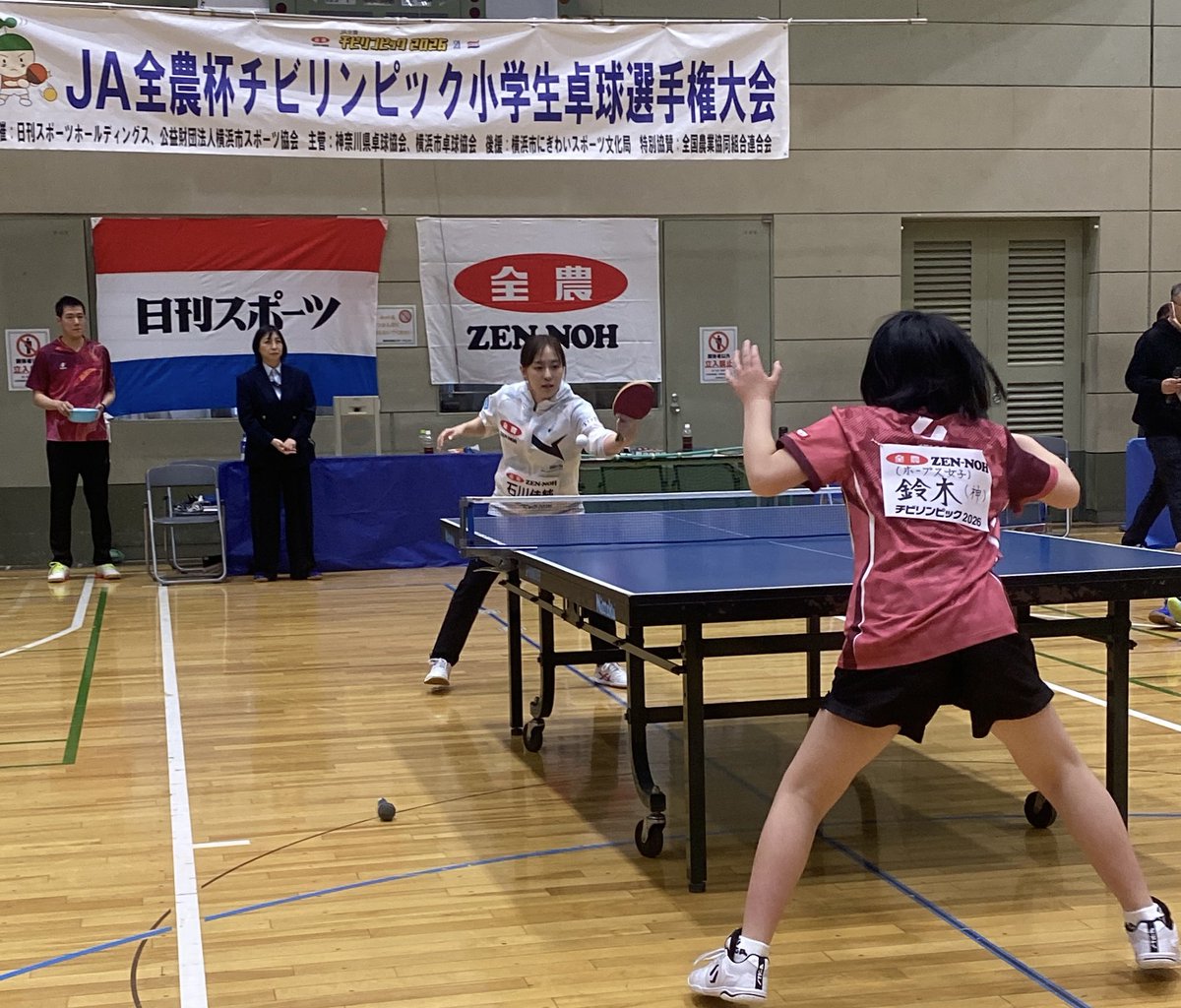 nikkan_event1's tweet photo. 🏓JA全農杯 チビリンピック2026
 横浜オープン小学生卓球選手権大会🎏

スペシャルゲストの石川佳純さんが登場‼️
選手たちは目をキラキラさせて質問コーナーを楽しんでました✨✨
選手たちとの対決コーナーもあり充実した時間となりました‼️

#JA全農杯 #チビリンピック2026 #卓球 https://t.co/rn4d3tnXru