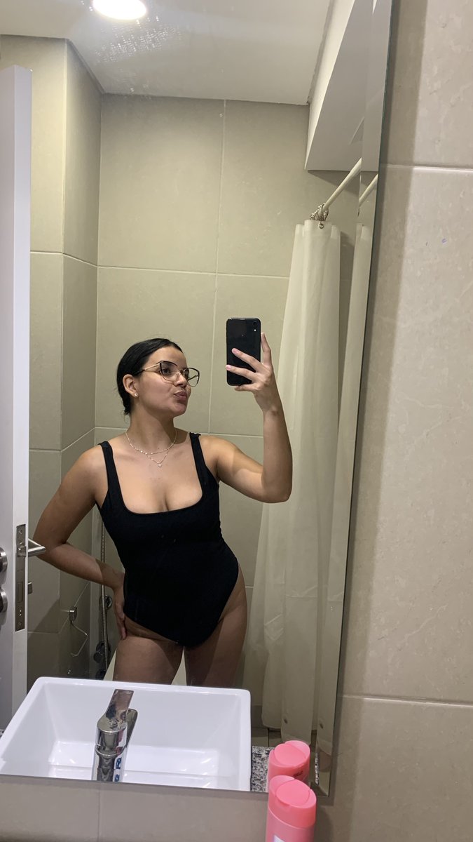 😗