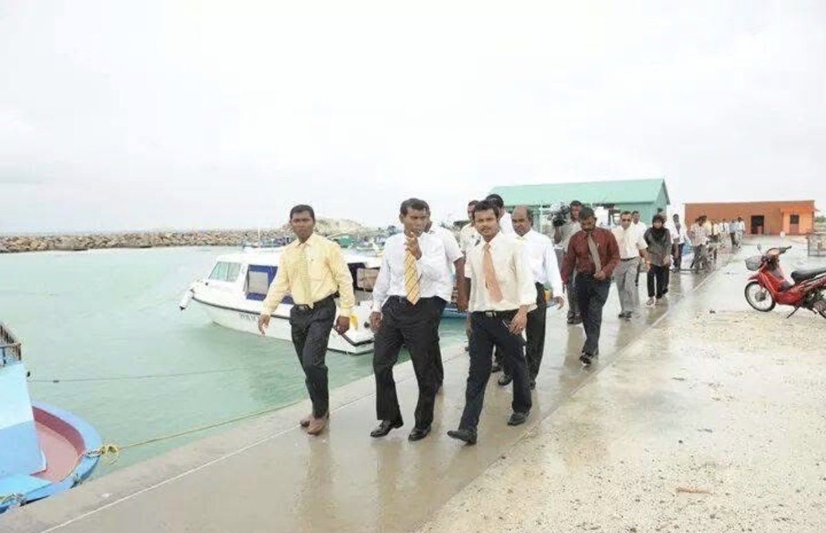 Aadhanumennn's tweet photo. ހިނގާ ދަމާ ބާރަށް !
ހިނގާ ދަމާ ކުރިޔަށް !

#ReformMdp 
#VoteAnni 

@MohamedNasheed @ali_mahmoodh @Ziyaanvon64 https://t.co/3RRfjzK5A1