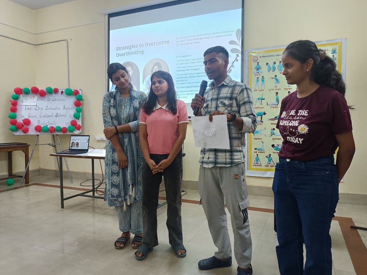 WBSC_BHU's tweet image. WBSC, under the Dean of Students, held Day 2 of “From Stress to Success” on overcoming overthinking with creative activities &amp;amp; focus. #StressRelief #Wellbeing #Focus @VCofficeBHU @dsw_bhu