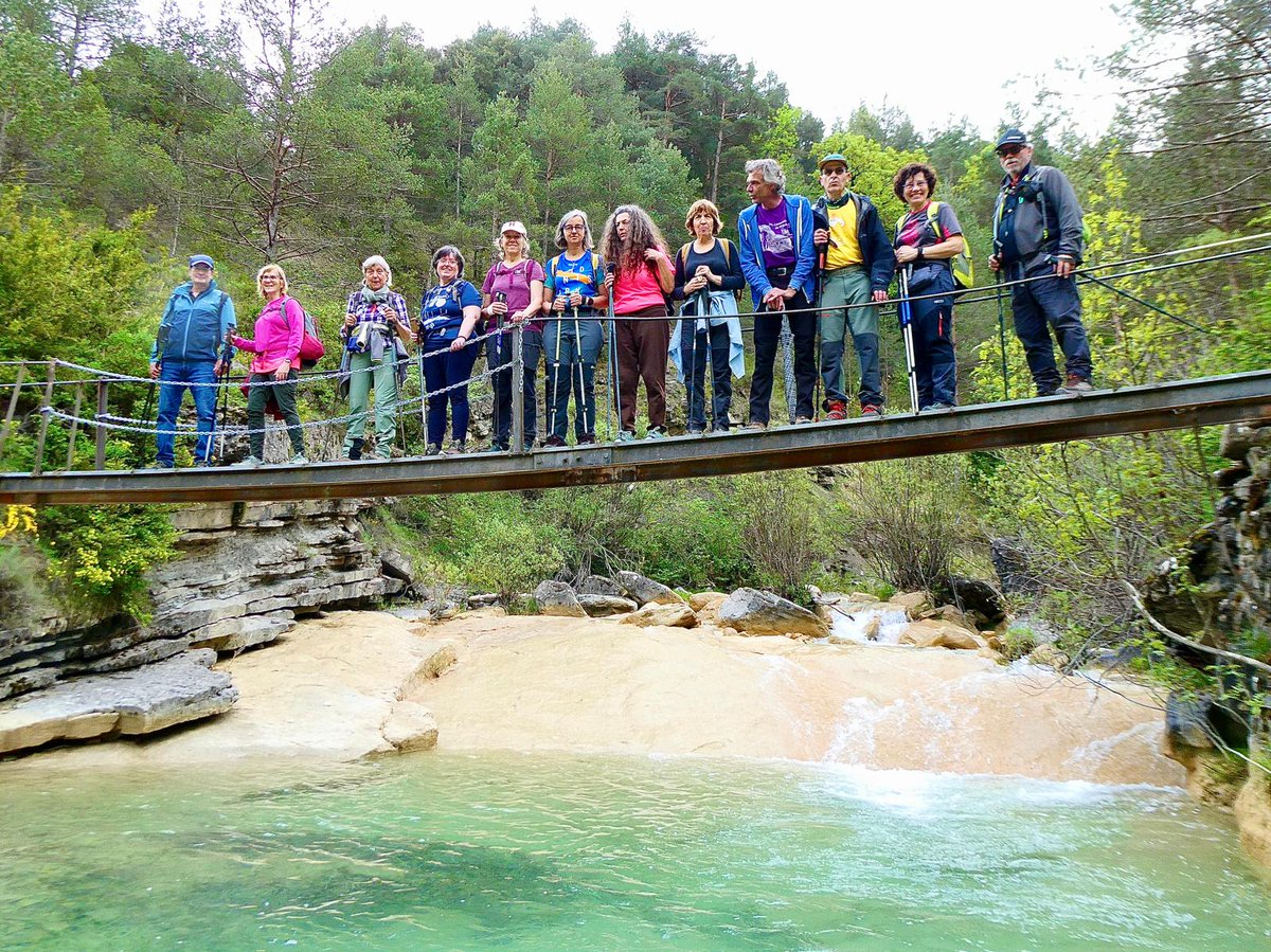 AEMartorell's tweet photo. 📸 Imatges del cap de setmana a l'Aragó. 13 caminaires vam sortir divendres cap a Bergua i Fiscal i dissabte vam recórrer el PN d'Ordesa, a llocs com la faja d'As Ollas, Cola de Caballo i Gradas de Soaso. També vam veure la cascada de Sorrosal, a Broto. La pluja no ens va aturar! https://t.co/esbqA4hPzT