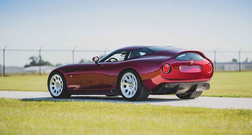 wayne_m159's tweet photo. Alfa Romeo TZ3 Stradale Zagato
    
   This is essentially a  dodge viper reskinned by Zagato  with the same 8.4L V10 &amp; 6speed manual gearbox of the Viper ACR. It’s one of the rarest Alfas ever built with a total of 9 units https://t.co/sorwXXInBC