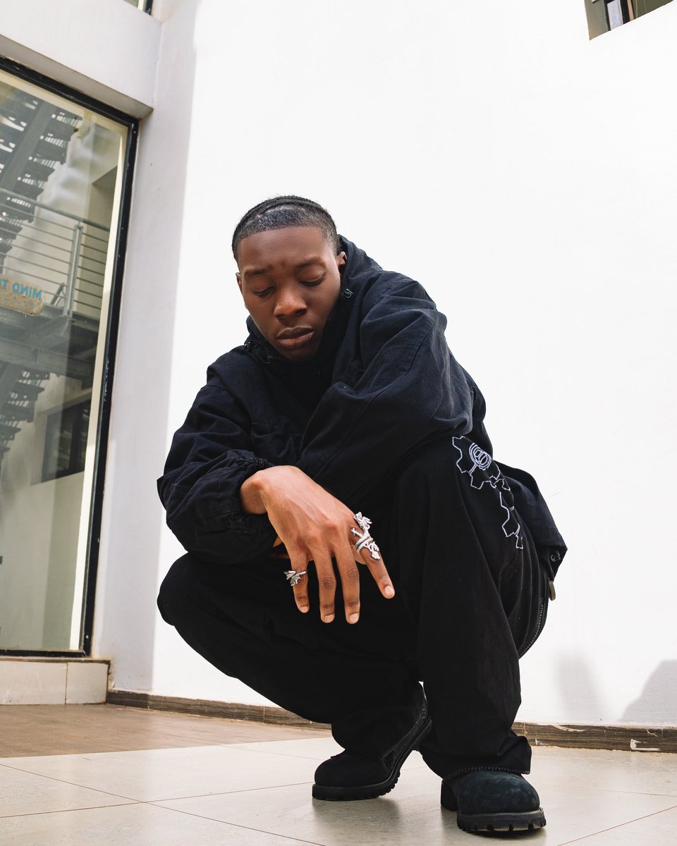 omoge out NOW! tweet media