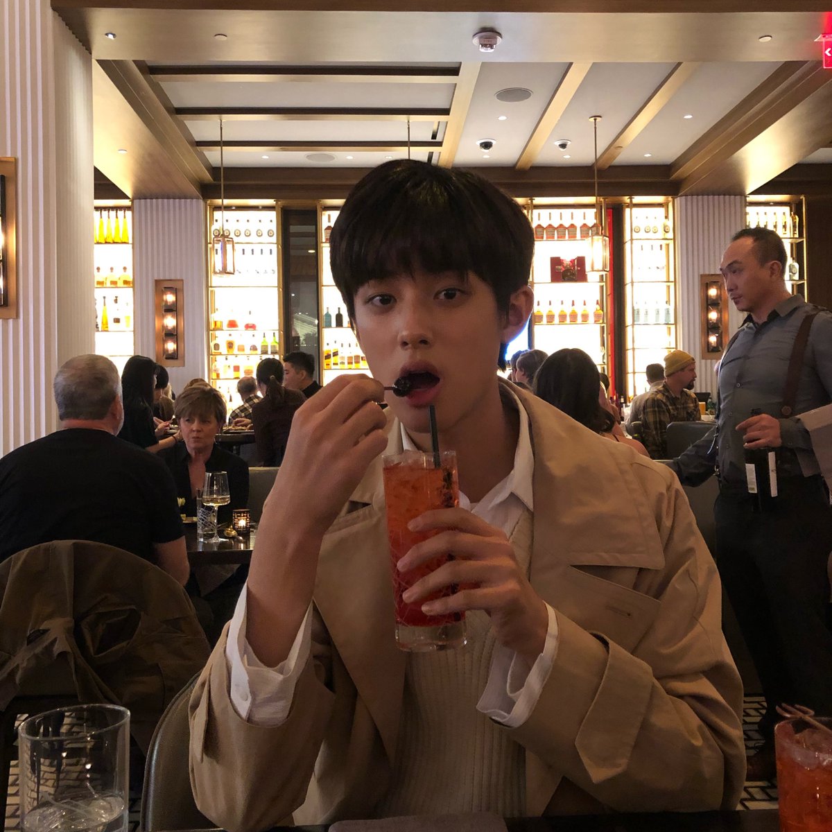 chu_minkyu's tweet photo. 너무 어려서 놀람 ;; https://t.co/KMdTOO71lm