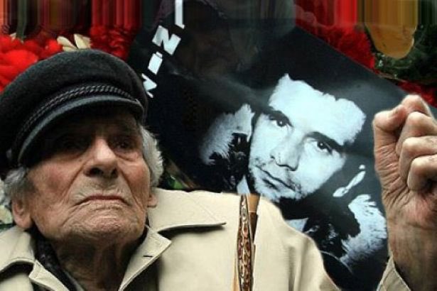 chdankara06's tweet photo. Derneğimizin kurucularından ve Genel Başkanlarından, İnsan hakları savunucusu, devrimci avukat Halit Çelenk’i saygı ve özlemle anıyoruz. Ömrünü emek mücadelesine adayan Çelenk, başta Deniz Gezmiş ve arkadaşlarının savunması olmak üzere, tarihe onurlu bir duruşla geçti. Mücadelesi bizlere ışık tutmaya devam ediyor.